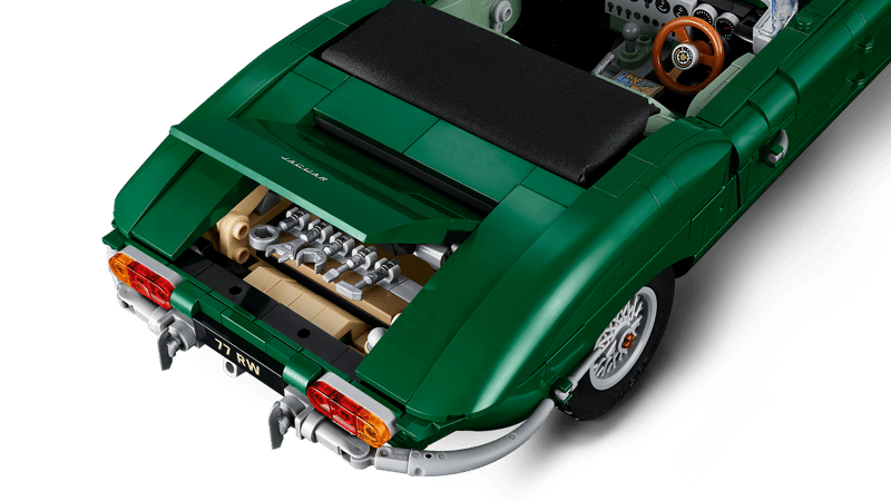 Vista lateral del LEGO Jaguar E-Type 11381 con carrocería verde